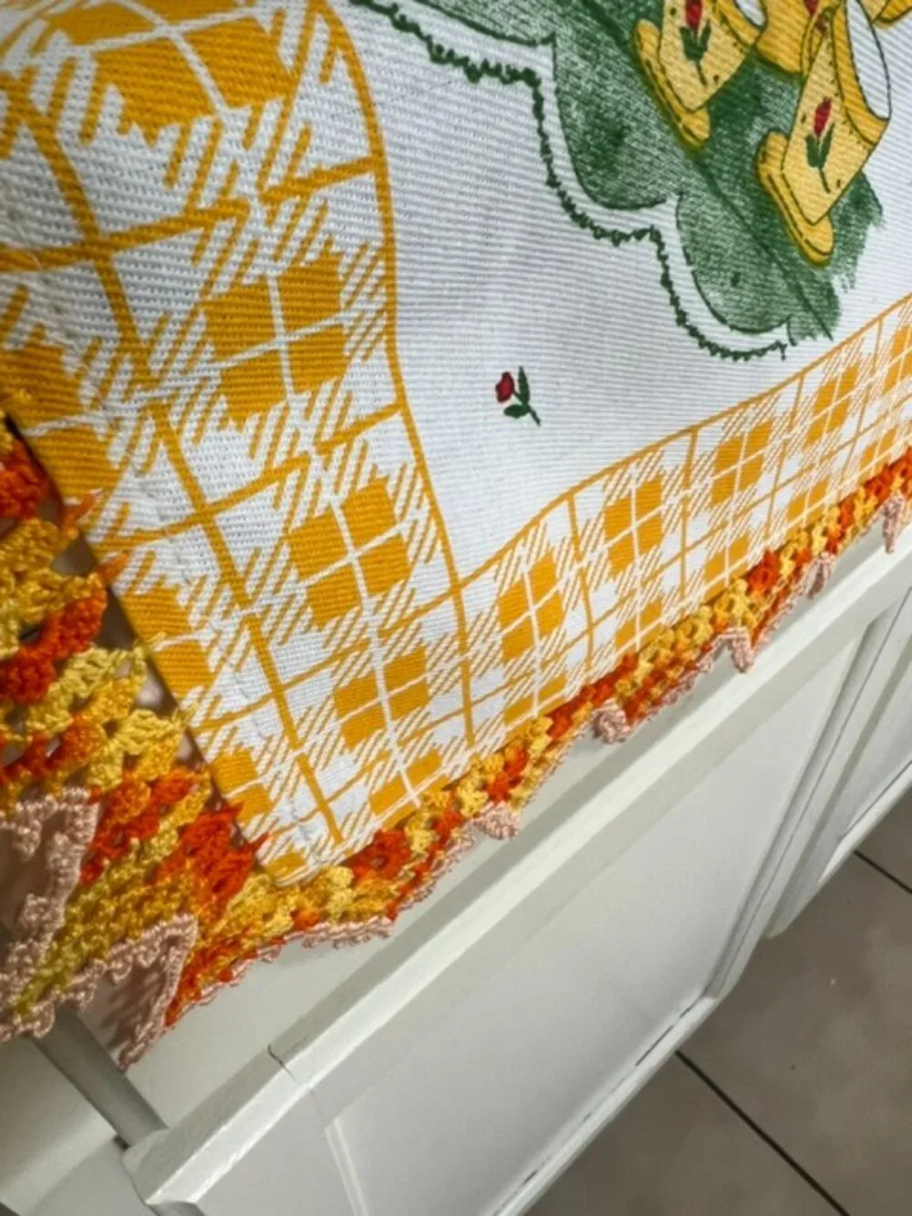 VTG Cotton Hand Embroidered  Border Tea Square Tablecloth Yellow/White 46